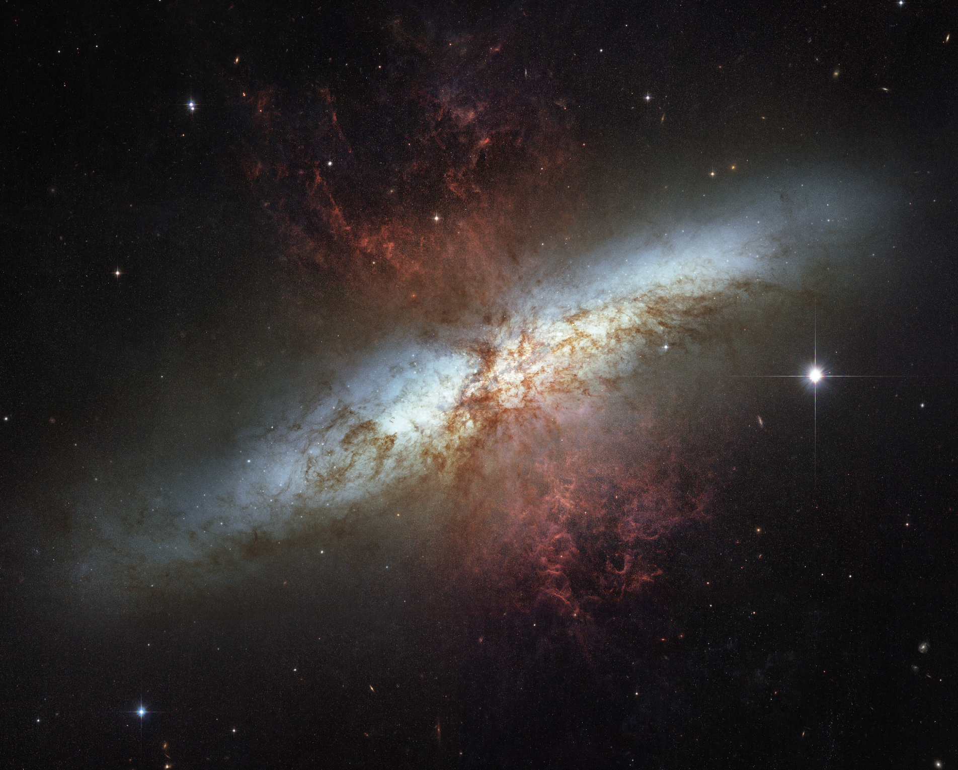 How do cosmic rays shape galactic winds?